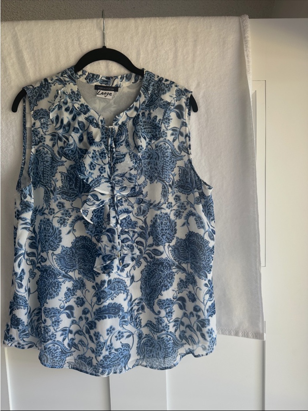 Tommy Hilfiger Blue and White Floral Ruffle Tie-Neck Sleeveless Blouse